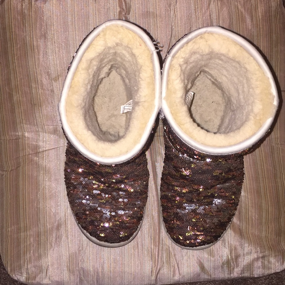 Uggs- size 7